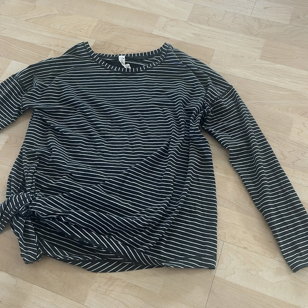 🍋Lululemon To The Point Shirt
